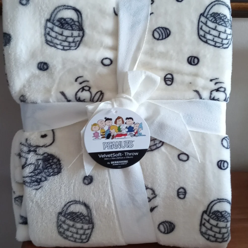 Snoopy Easter throw